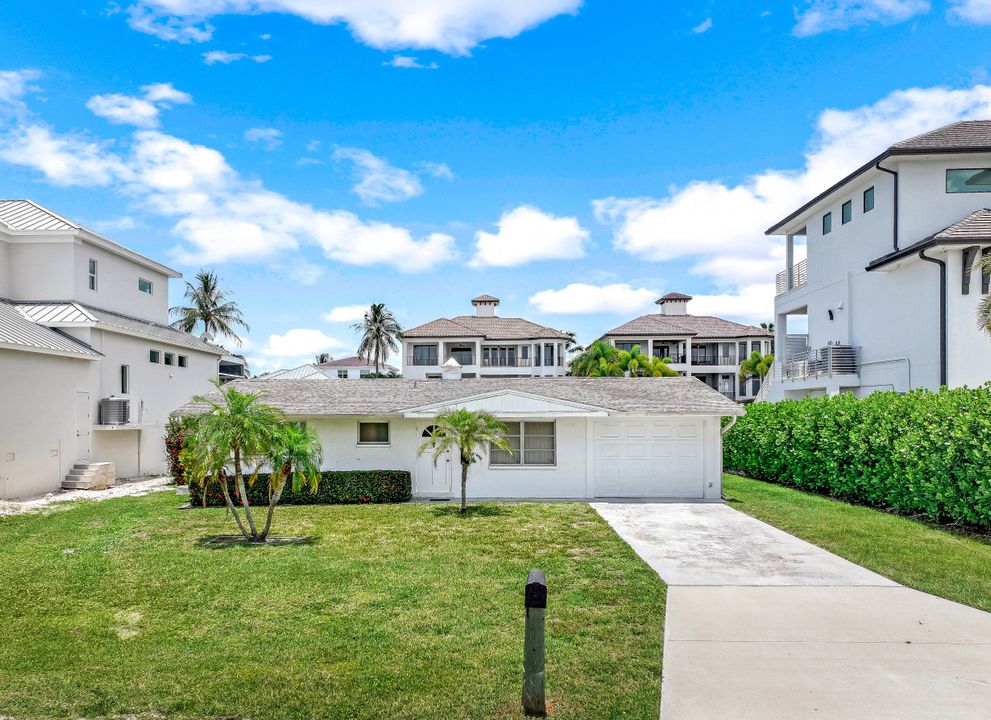 469 Tradewinds Ave, Naples, FL 34108