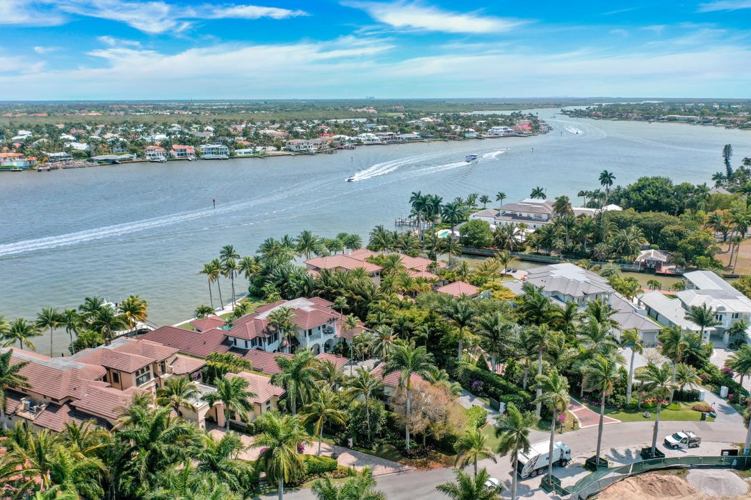 970 Aqua Cir, Naples, FL 34102