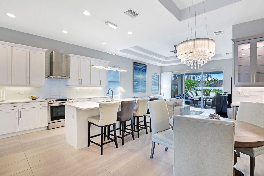 693 105th Ave N, Naples, FL 34108