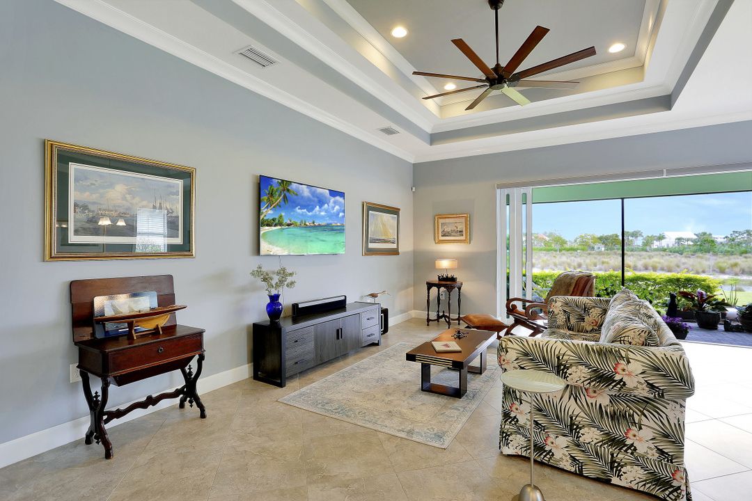 6462 Warwick Ave, Naples, FL 34113