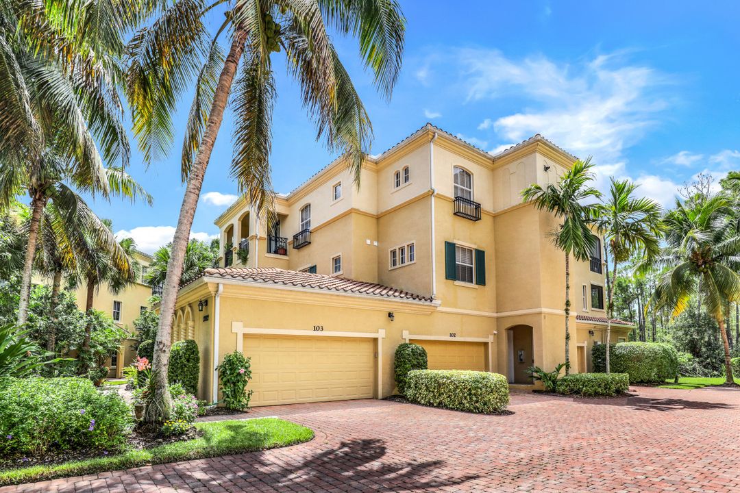 2882 Castillo Ct  #101, Naples, FL 34109