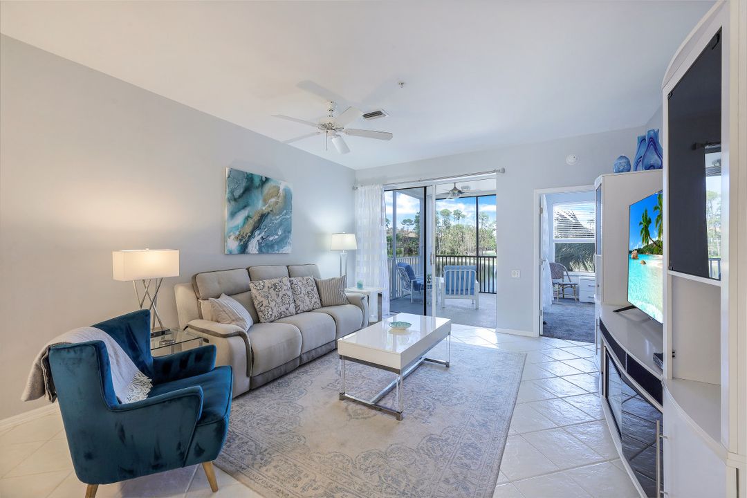 8239 Parkstone Pl #202, Naples, FL 34120