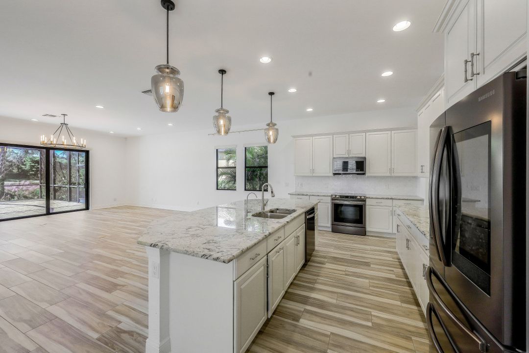 4098 Raffia Dr, Naples, FL 34119