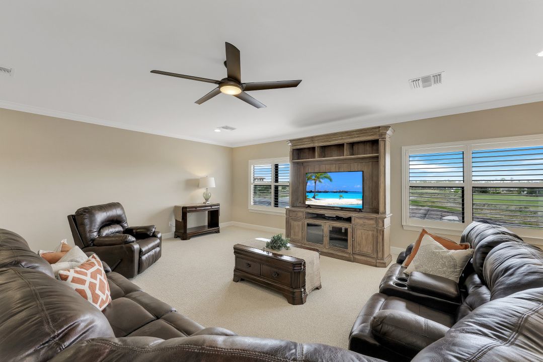 9004 Sorreno Ct, Naples, FL 34119