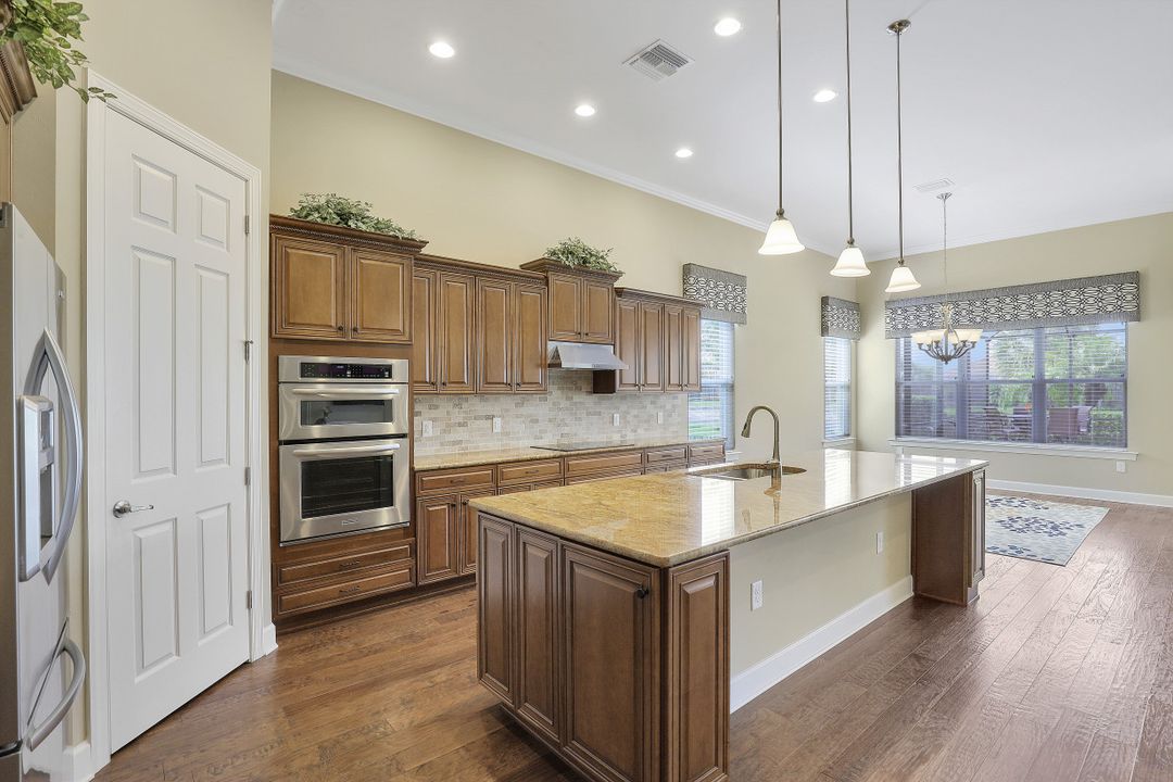 9172 Flint Ct, Naples, FL 34120