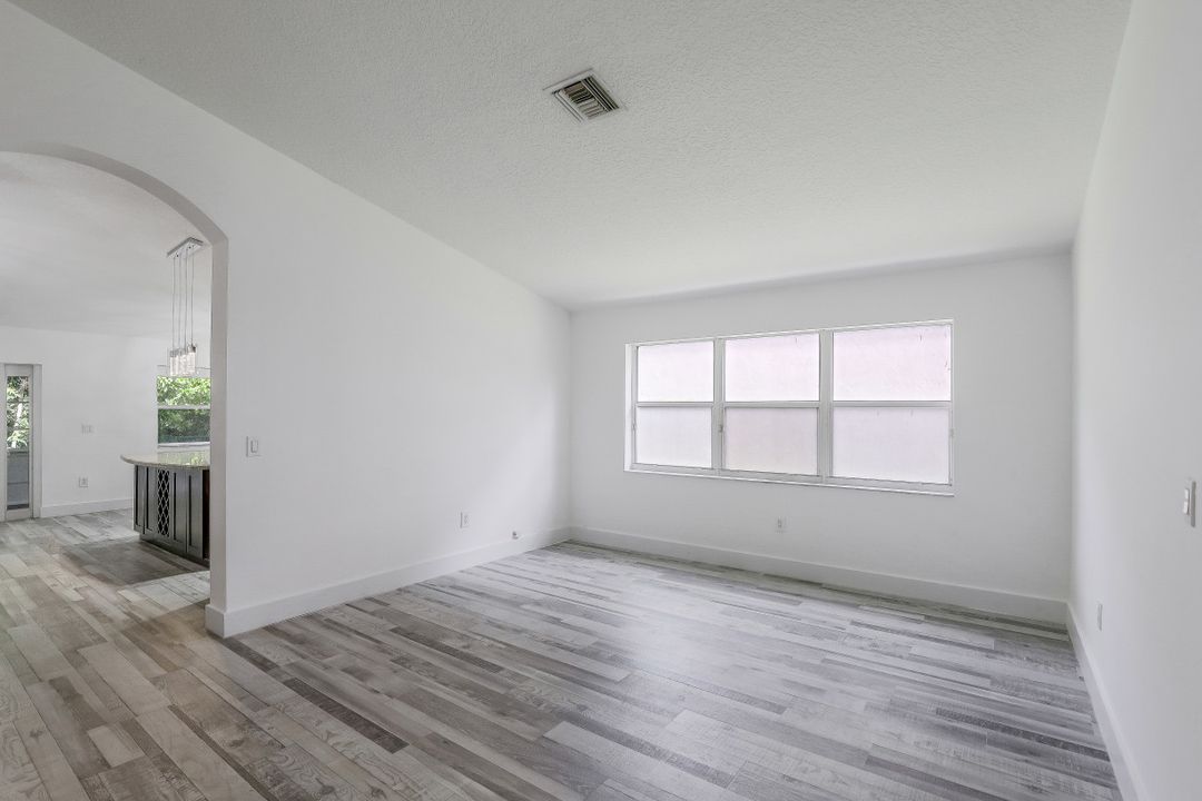 136 SW 206th Ave, Pembroke Pines, FL 33029