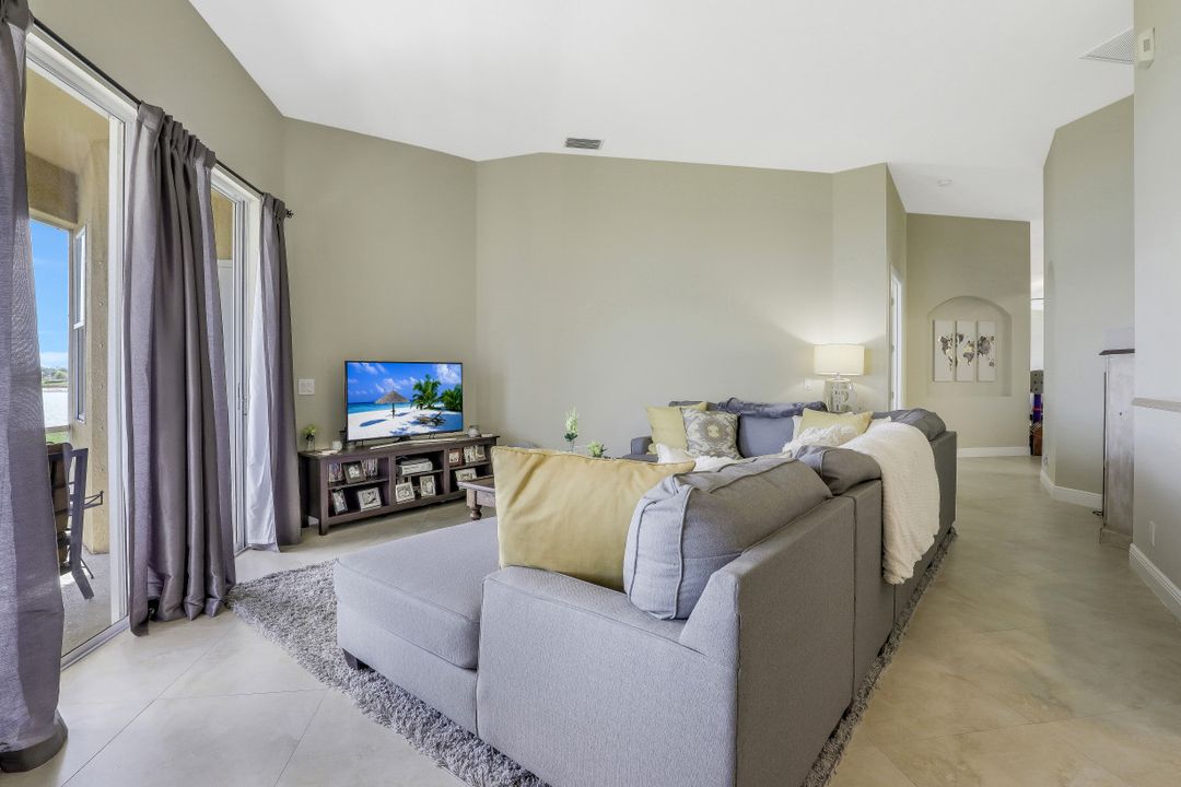 2198 Grove Dr, Naples, FL 34120