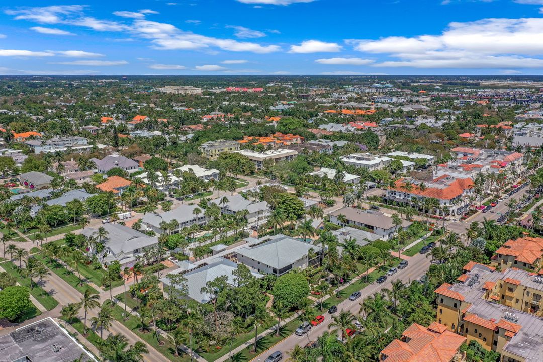 225 5th Ave S #104, Naples, FL 34102