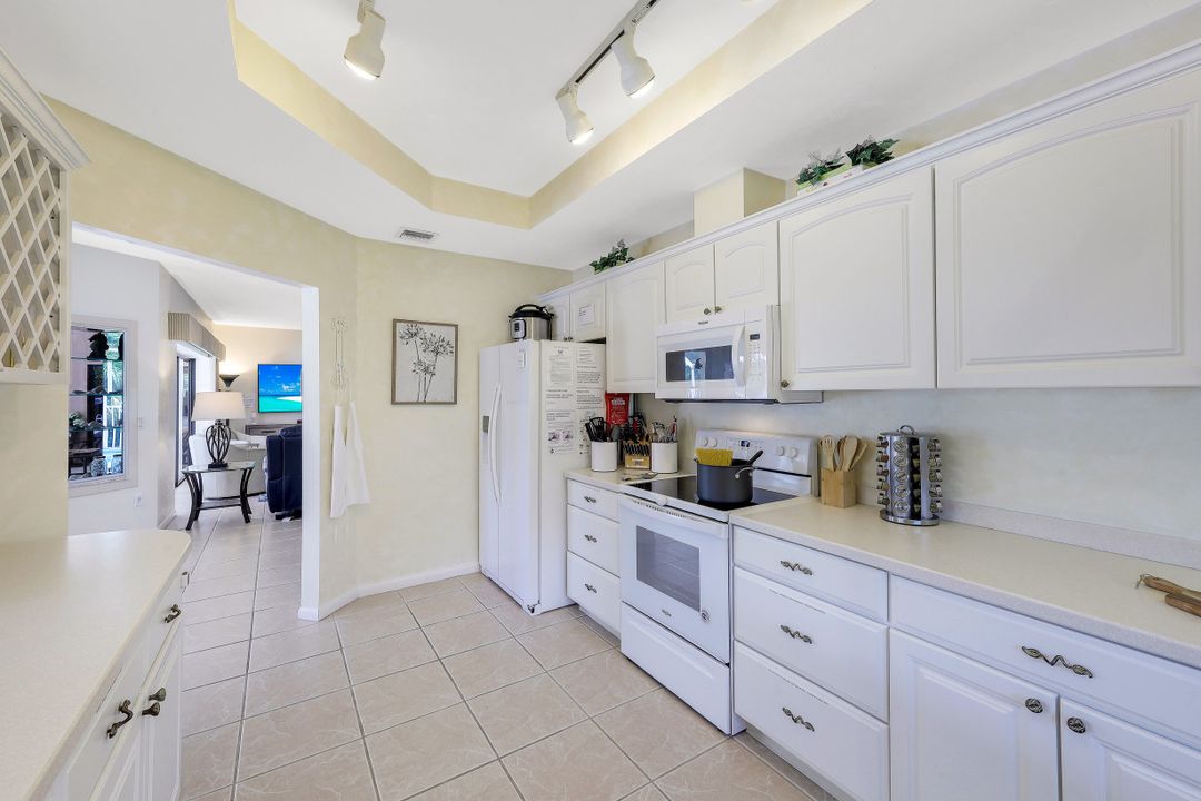 550 Inlet Dr, Marco Island, FL 34145