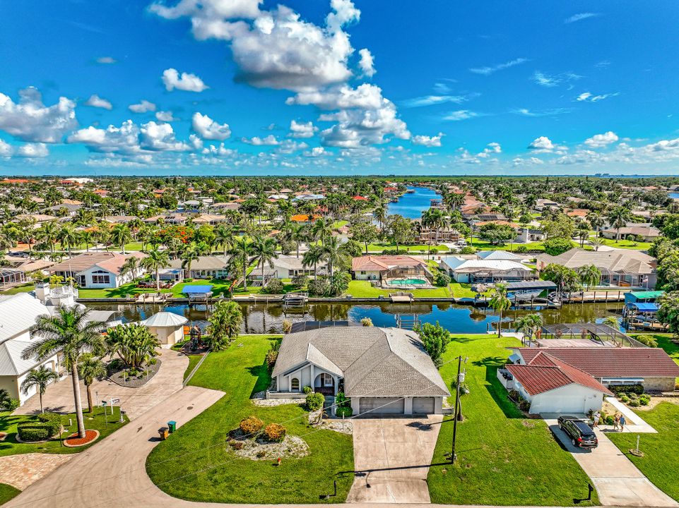 2215 SE 31st St, Cape Coral, FL 33904