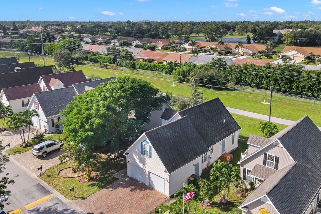 239 Leawood Cir, Naples, FL 34104