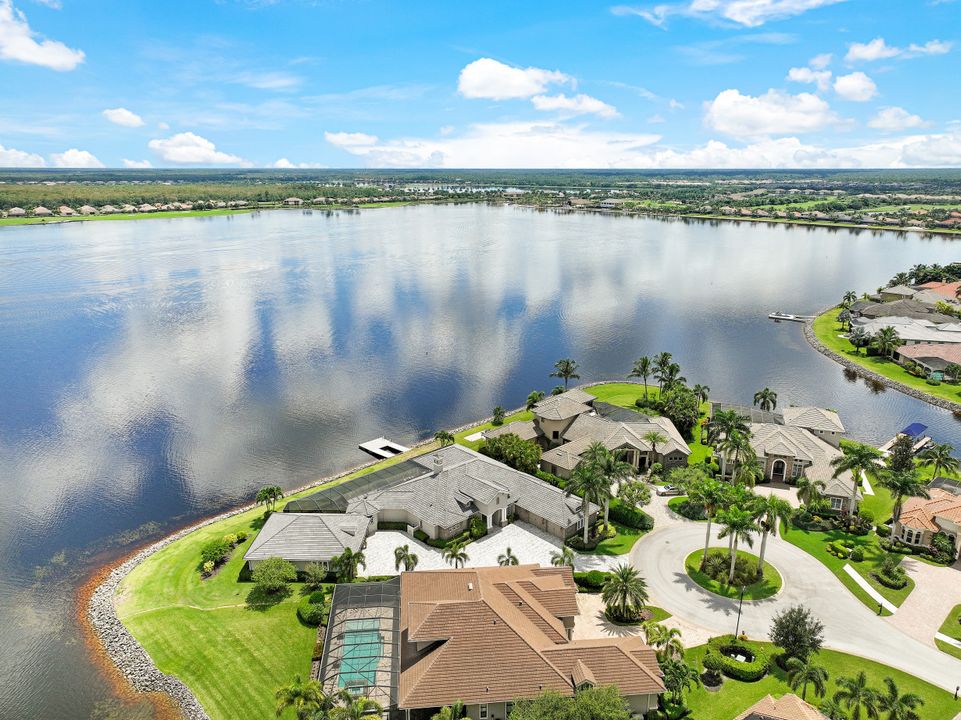 9337 Granite Ct, Naples, FL 34120