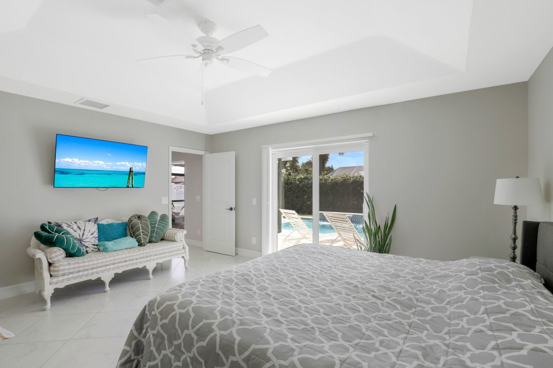 768 101st Ave N, Naples, FL 34108