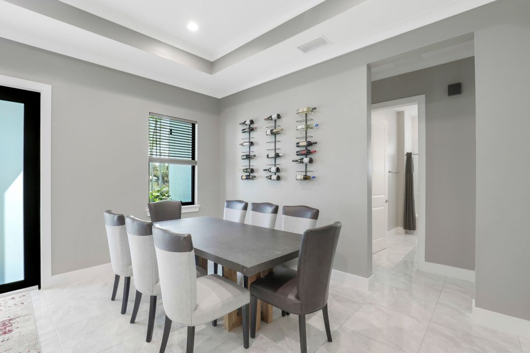 481 7th St NW, Naples, FL 34120