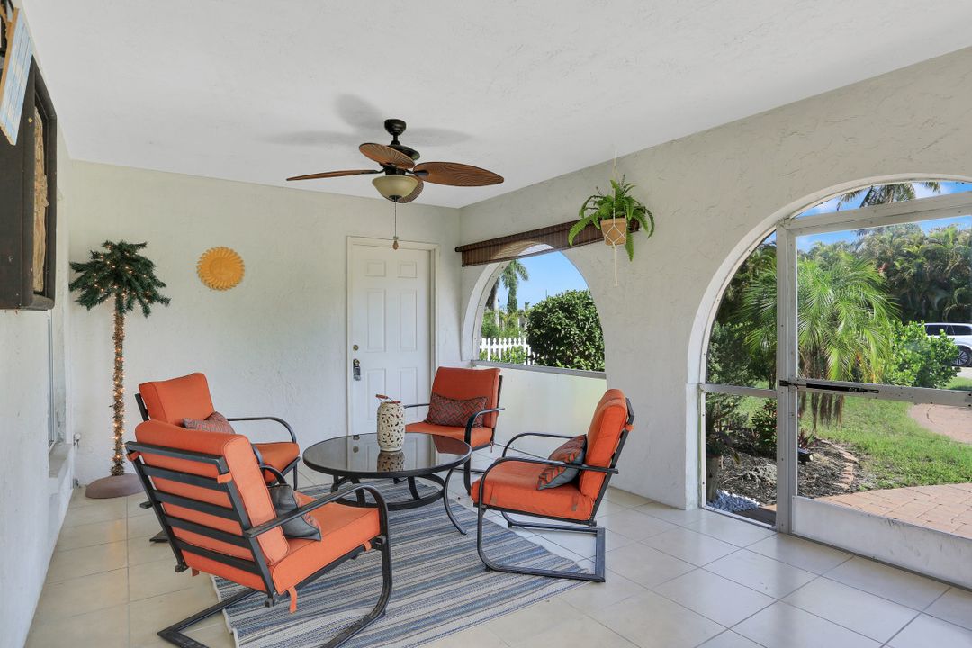 698 99th Ave N, Naples, FL 34108