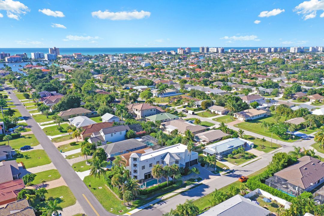 9625 6th St N, Naples, FL 34108