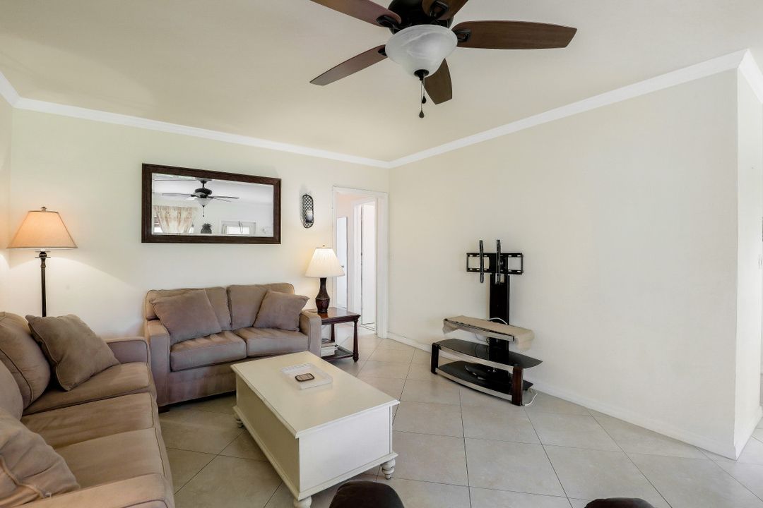 473 12th Ave S #B-9, Naples, FL 34102