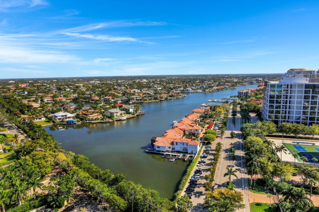 81 Seagate Dr #2001, Naples, FL 34103