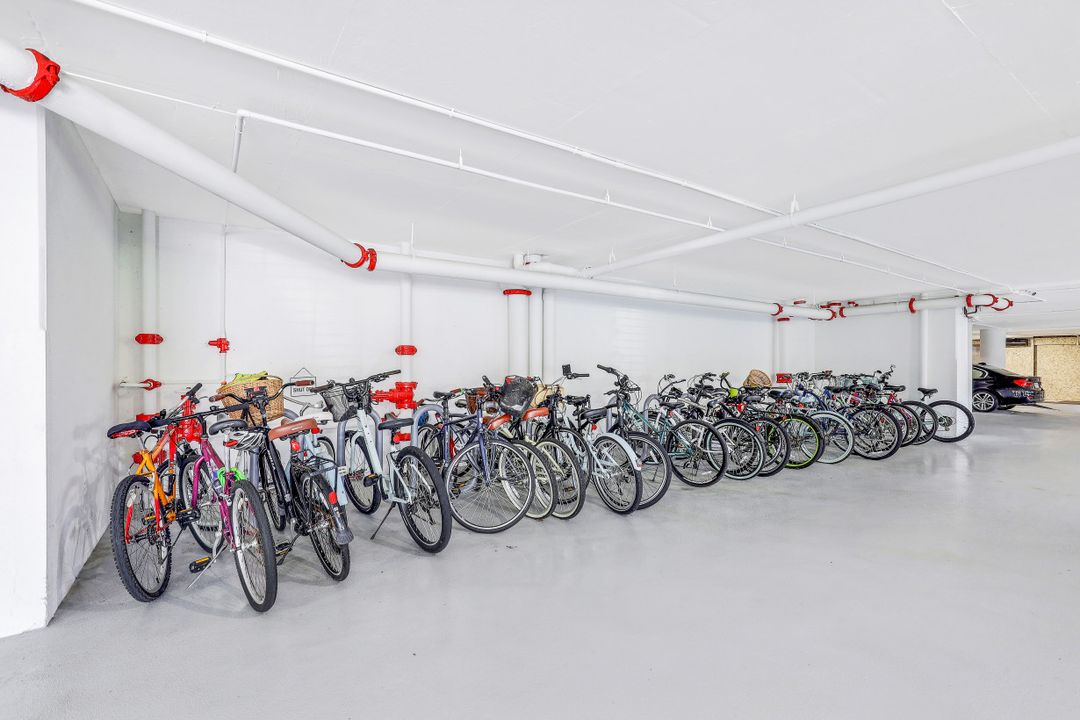 4751 Gulf Shore Blvd N, Naples, FL 34103