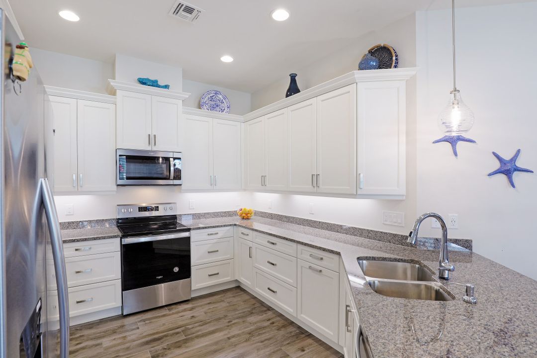 5855 Haiti Dr, Naples, FL 34112