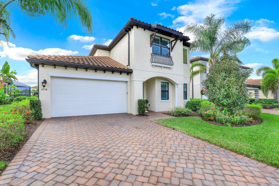 4714 Formosa Dr, Naples, FL 34119