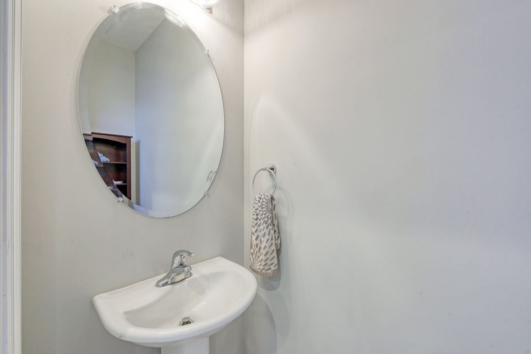 1084 Hampton Cir, Naples, FL 34105