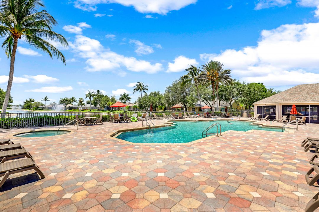 8039 Tauren Ct, Naples, FL 34119