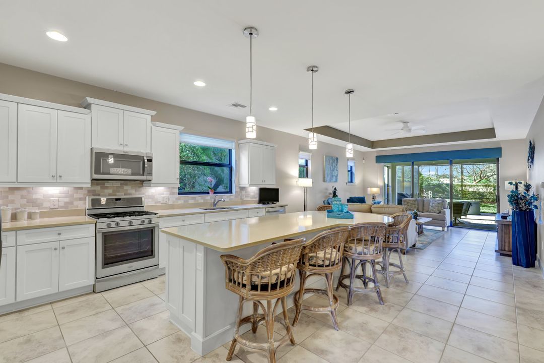 16341 Camden Lakes Cir, Naples, FL 34110