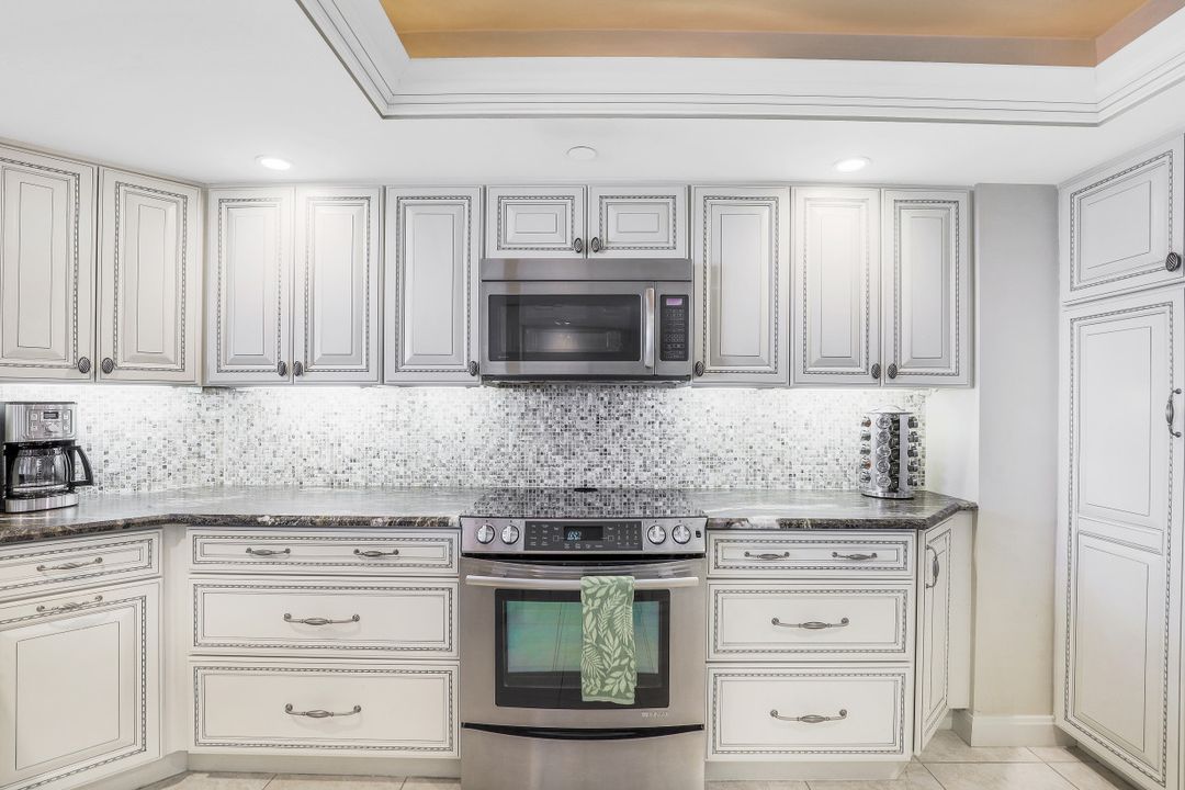 4751 Gulf Shore Blvd N, Naples, FL 34103