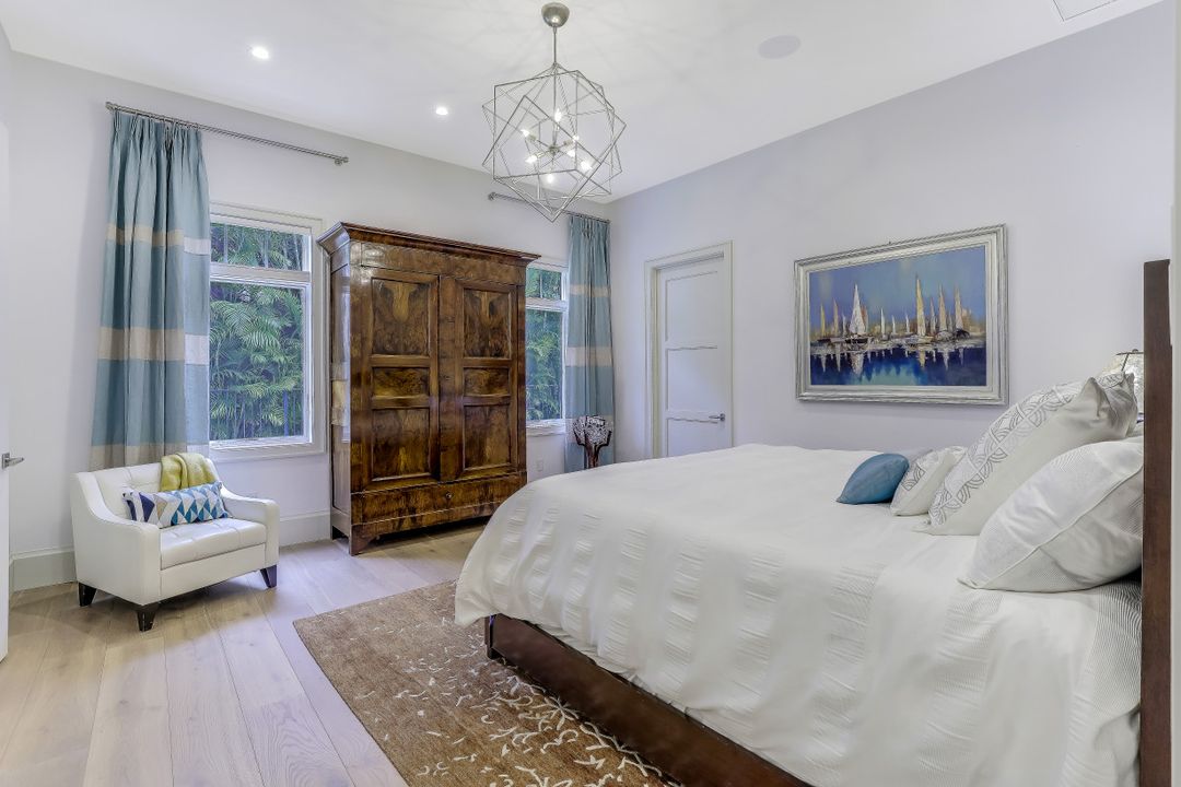 1824 Alamanda Dr, Naples, FL 34102