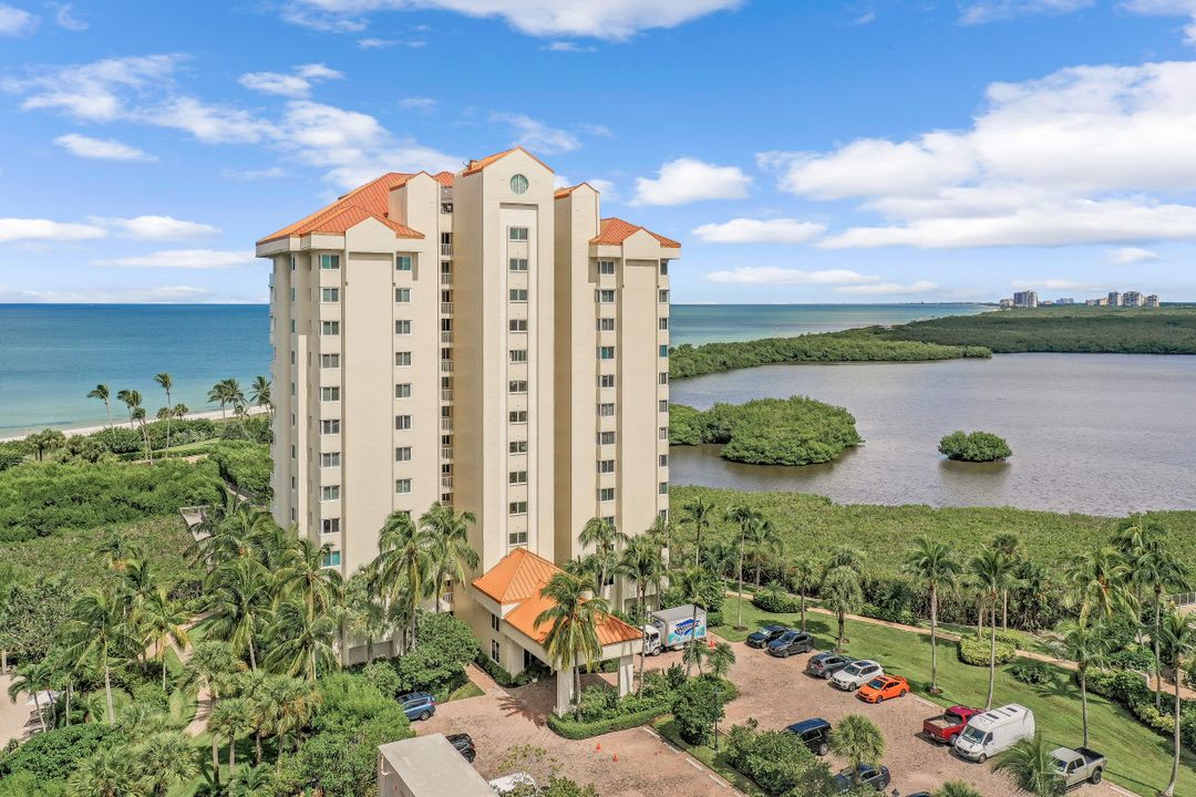 50 Seagate Dr #104, Naples, FL 34103