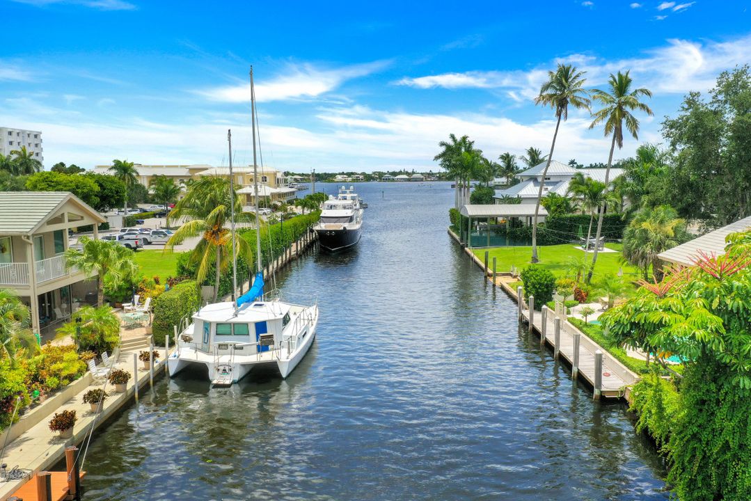 635 15th Ave S, Naples, FL 34102