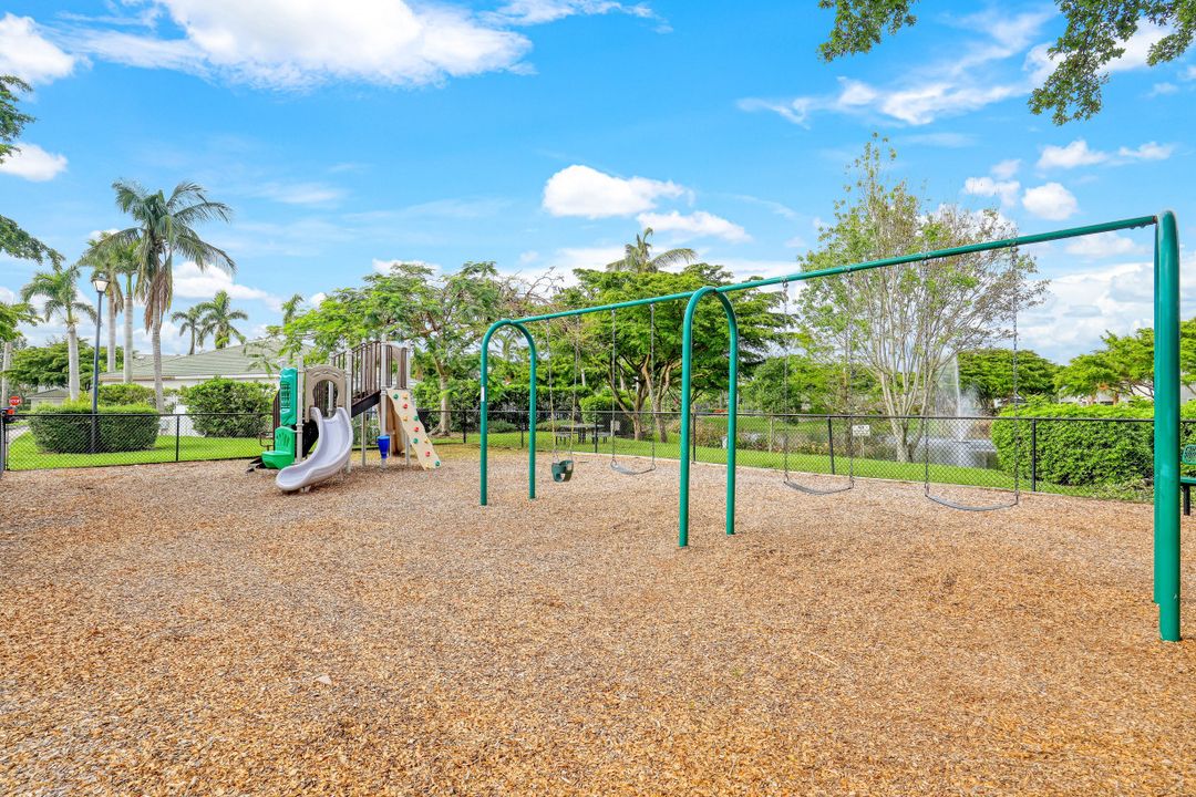 10063 Pacific Pines Ave, Fort Myers, FL 33966