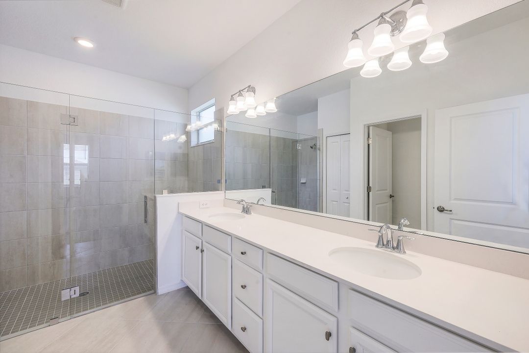 2434 Orchard St, Naples, FL 34120