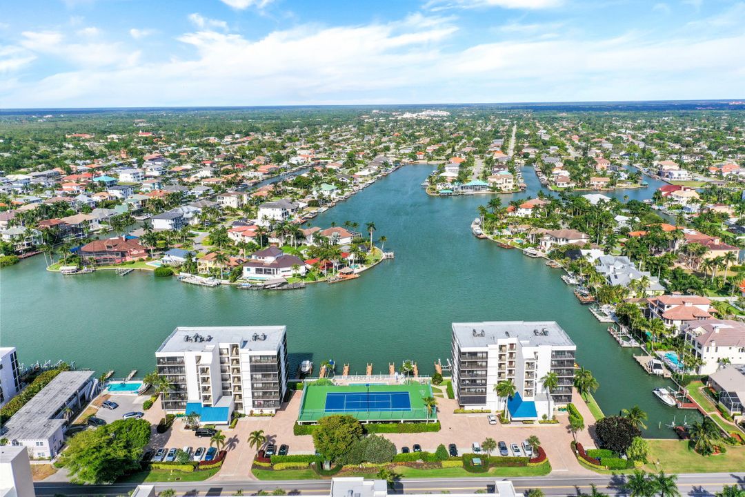 10482 Gulf Shore Dr #231, Naples, FL 34108