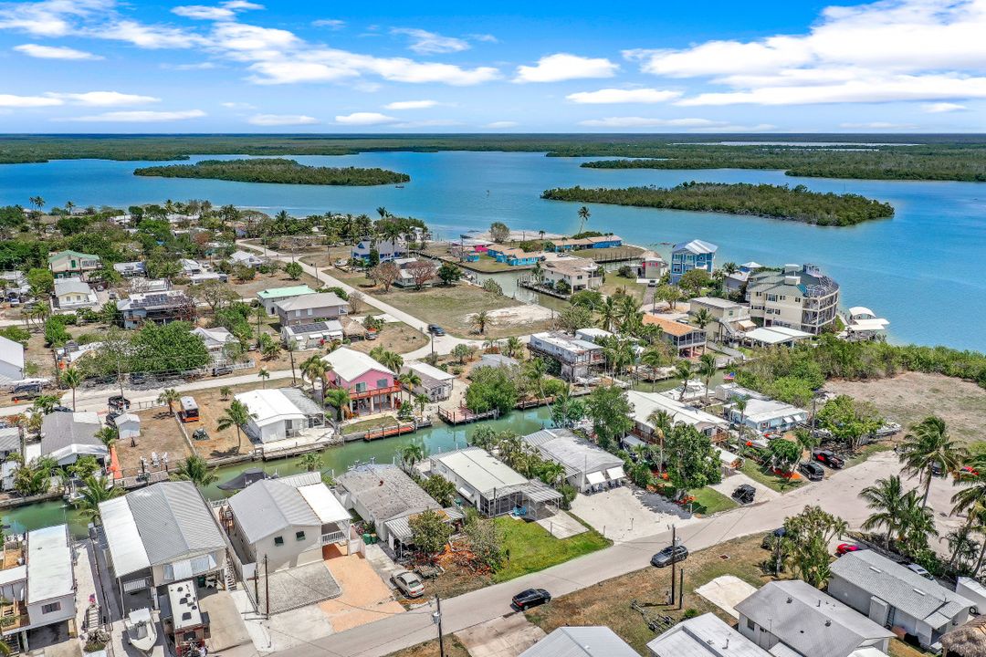 625 Palm Dr, Goodland, FL 34140