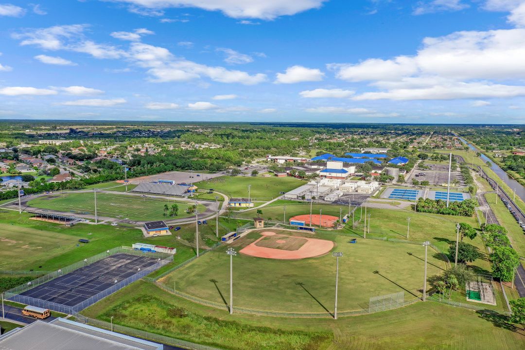 4552 Varsity Cir, Lehigh Acres, FL 33971