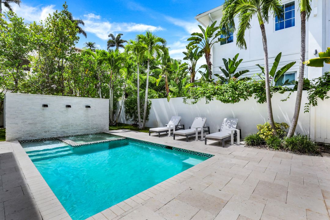 9184 Mercato Ln, Naples, FL 34108