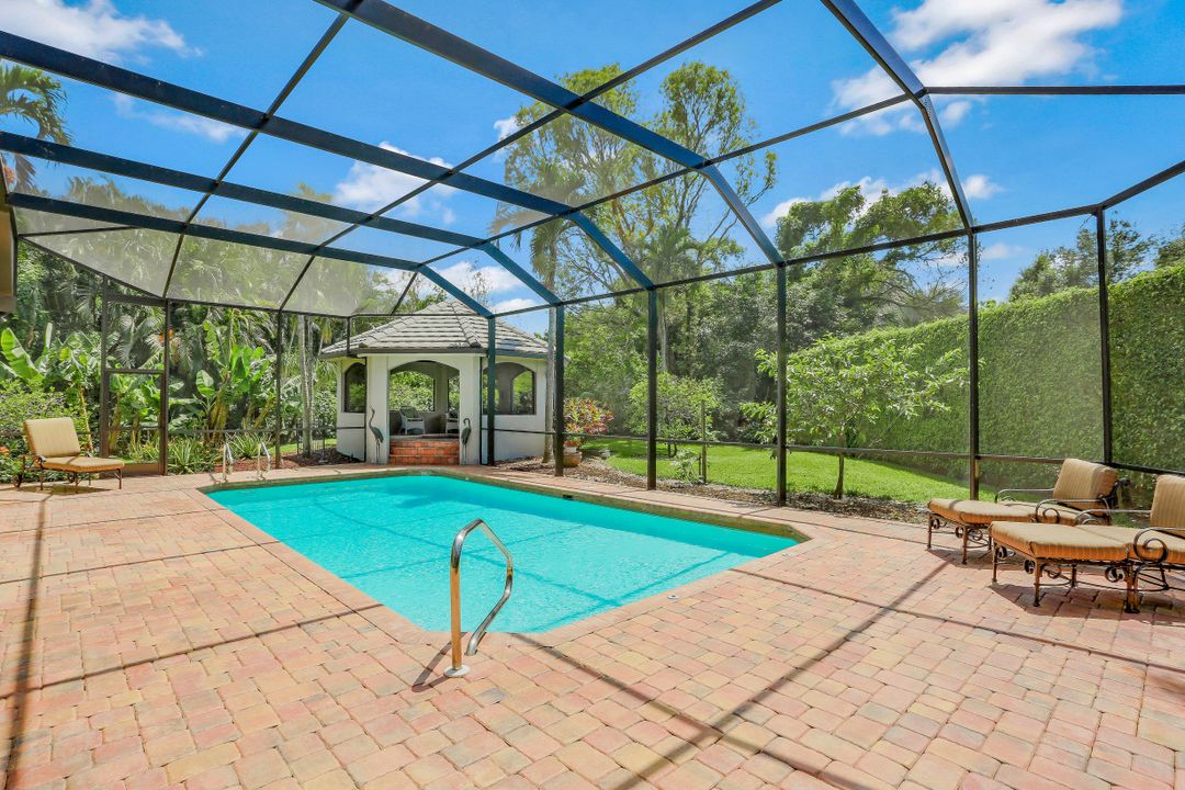 726 Bay Tree Ct, Naples, FL 34108