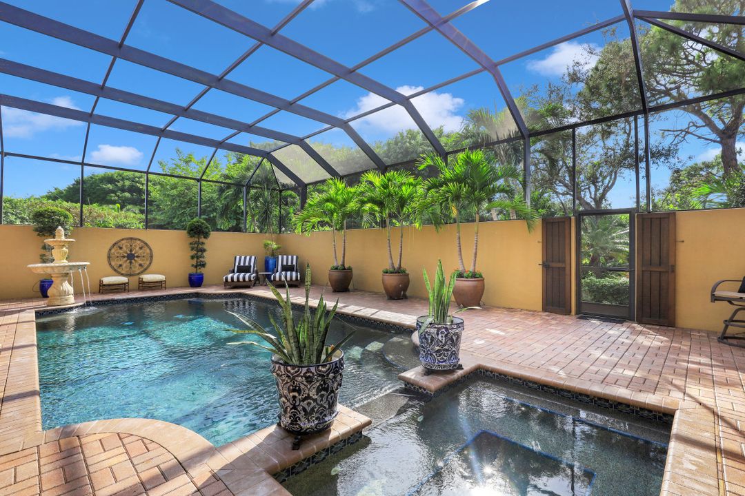 353 Chancery Cir, Naples, FL 34110