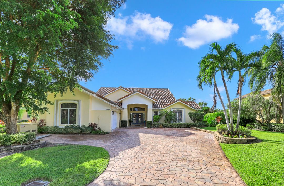 9245 The Ln, Naples, FL 34109