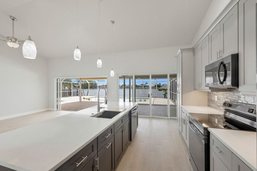 1014 Hancock Bridge Pkwy, Cape Coral, FL 33990