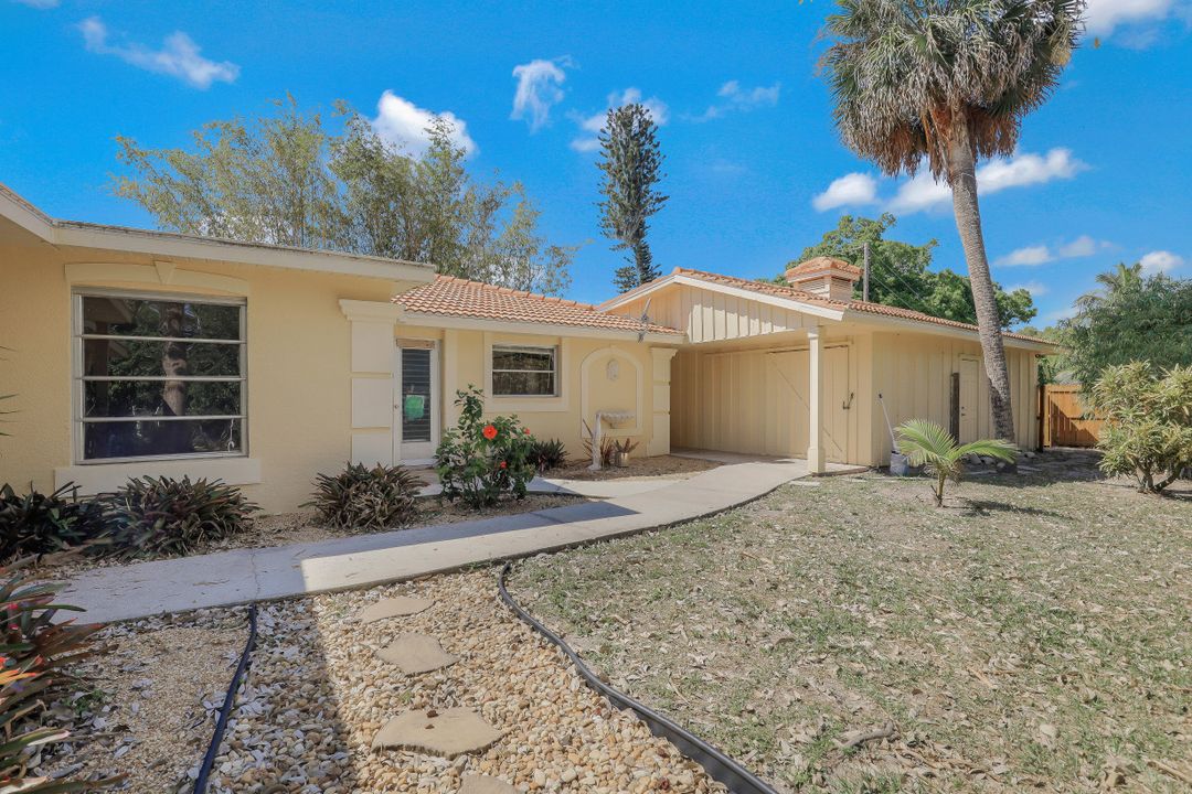 9820 Montana Ct, Bonita Springs, FL 34135