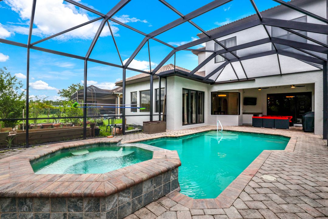 1434 Serrano Cir, Naples, FL 34105