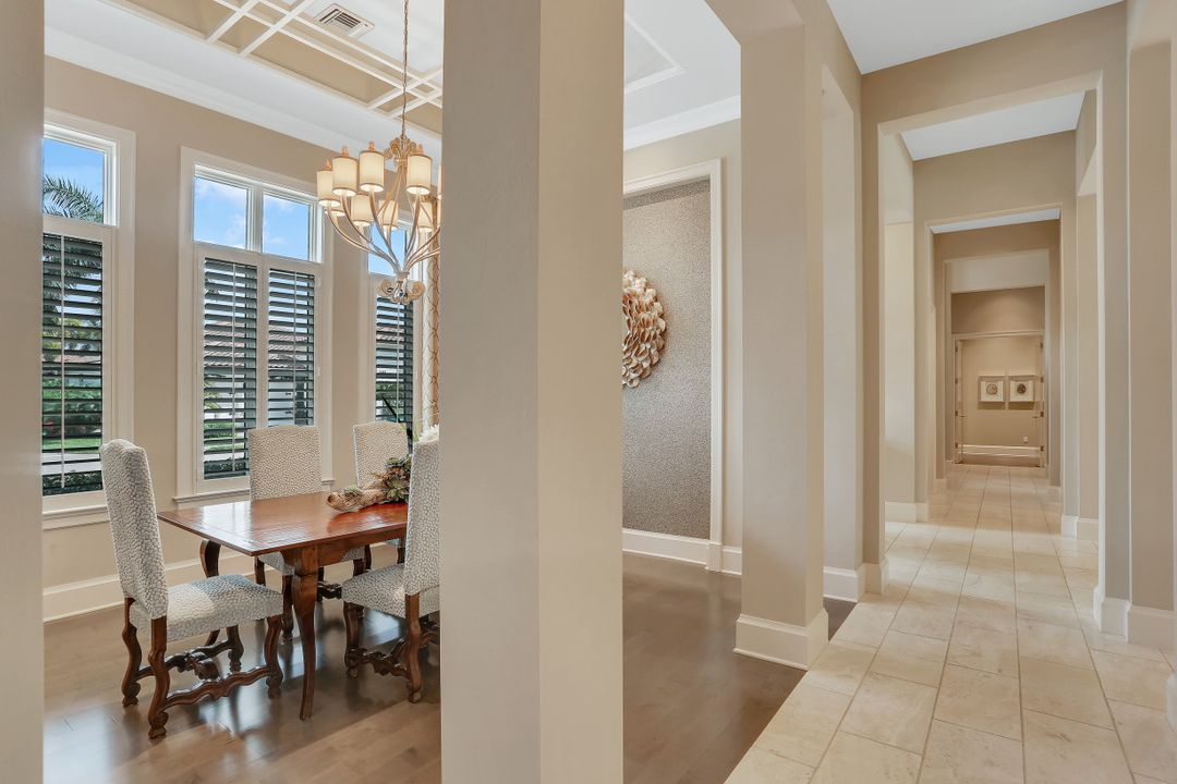 2086 Torino Way, Naples, FL 34105