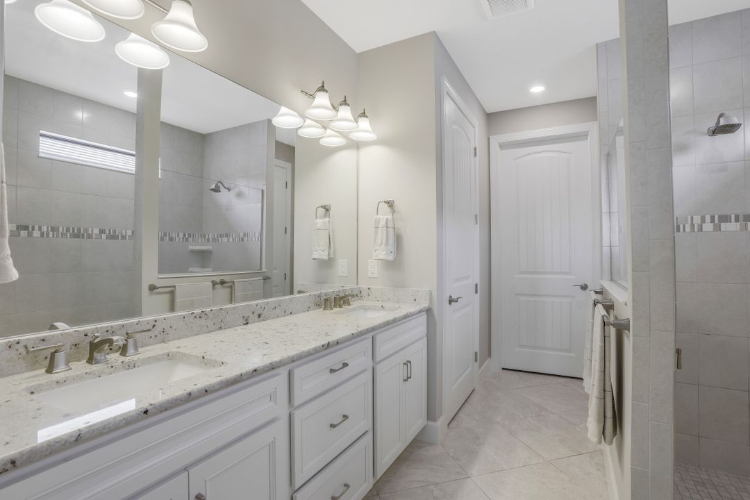 9350 Greyhawk Trl, Naples, FL 34120