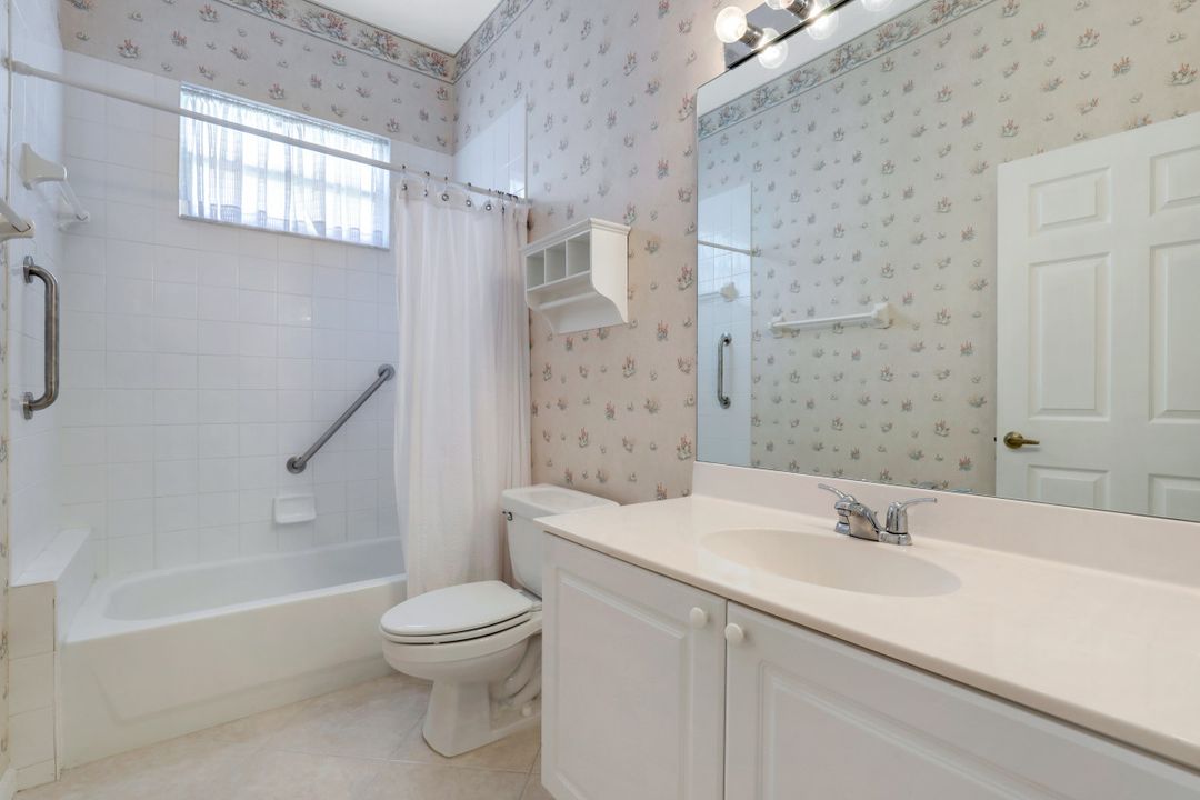 12811 Silverthorn Ct, Bonita Springs, FL 34135