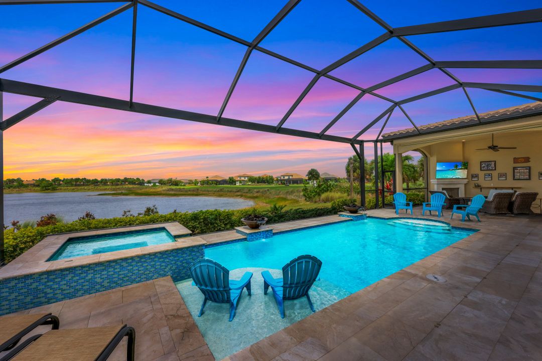 9004 Sorreno Ct, Naples, FL 34119