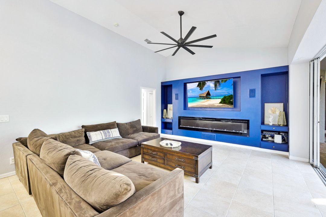 2047 Terrazzo Ln, Naples, FL 34104