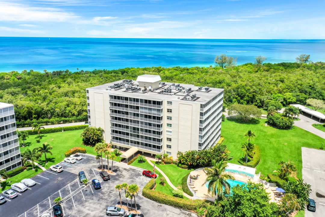 5 Bluebill Ave #210, Naples, FL 34108